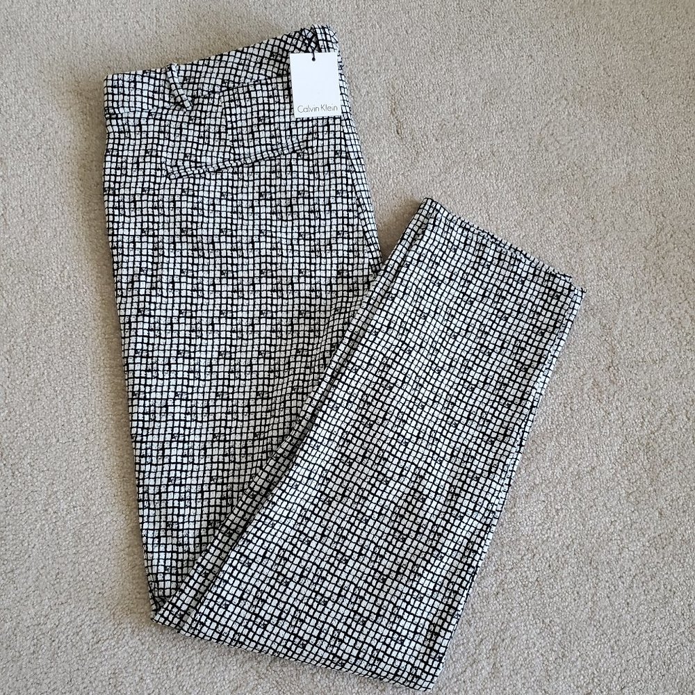 Calvin Klein Size 10 Short /P Black & White Pants